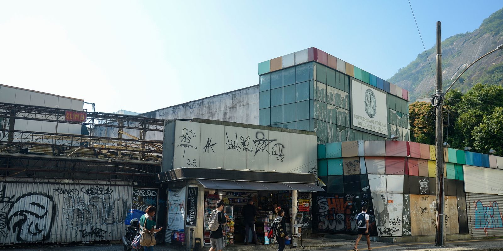 incendio-atinge-parte-externa-do-canecao,-no-rio-de-janeiro