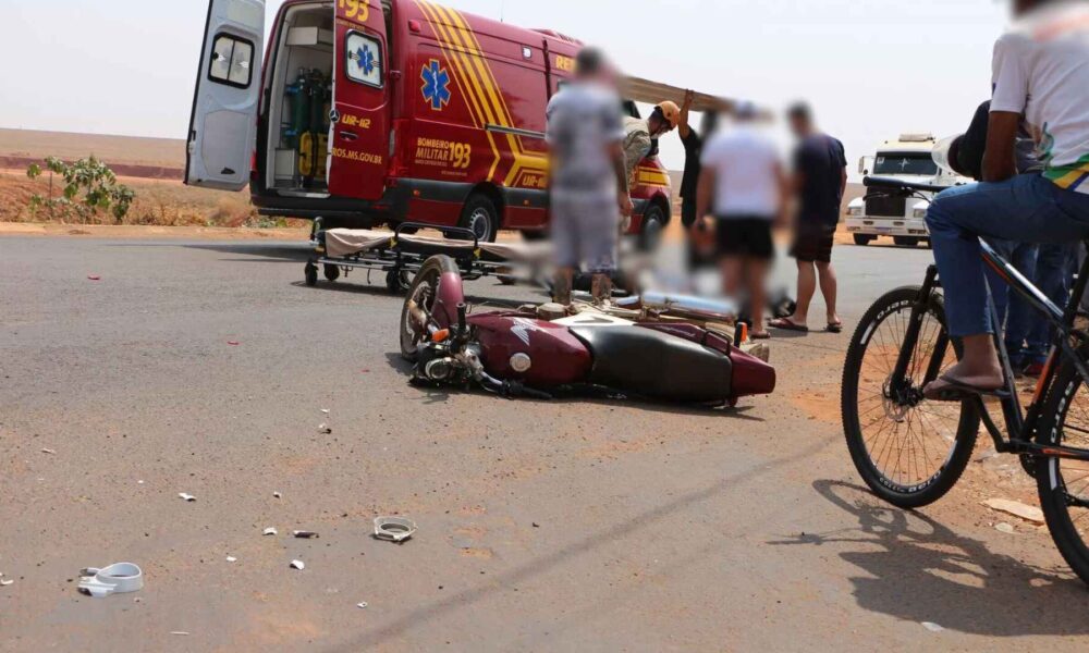 motociclista-fica-ferido-ao-ser-atingido-por-carro-em-avenida-de-chapadao-do-sul