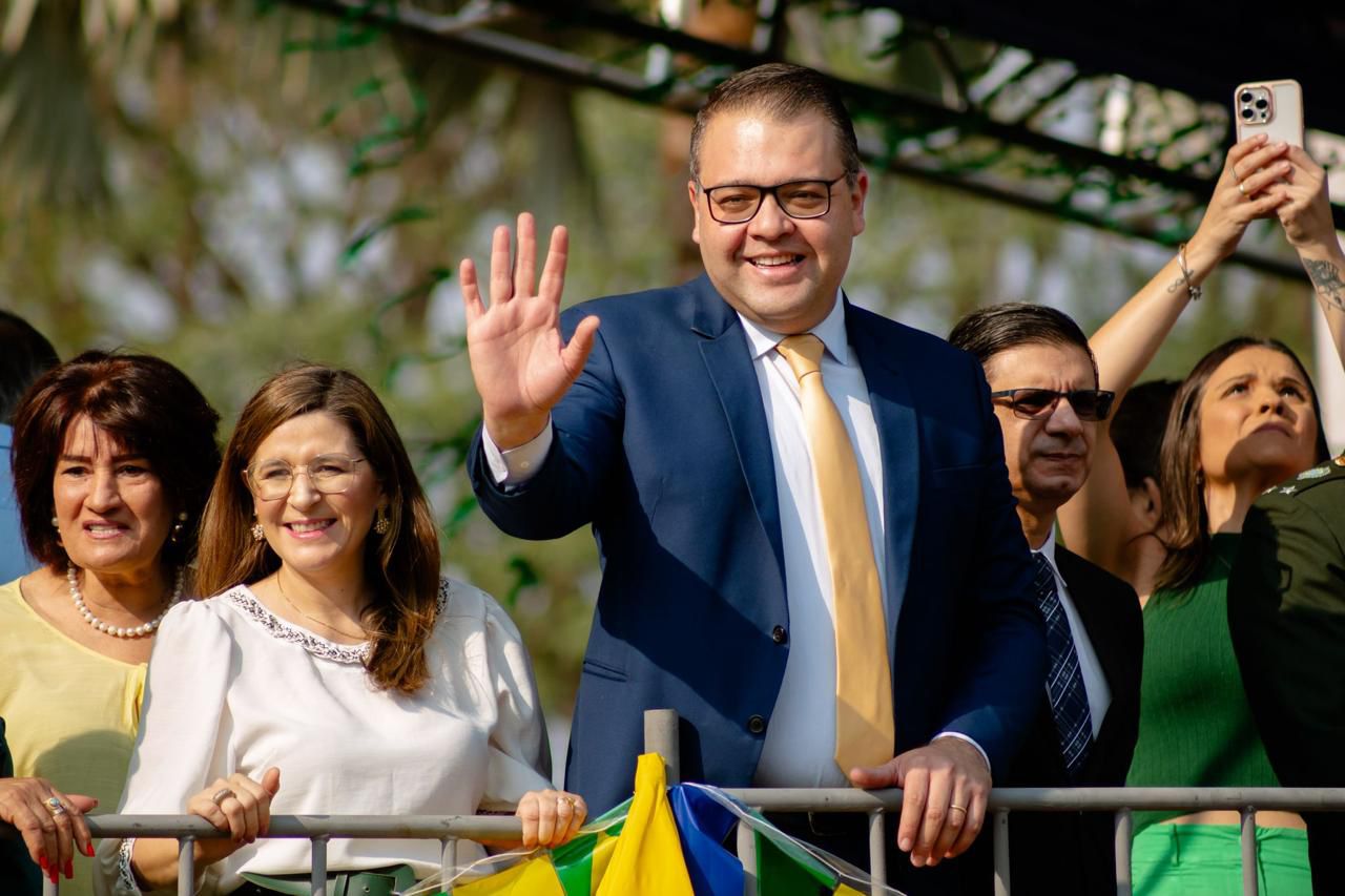 dourados:-alan-guedes-e-recebido-com-aplausos-no-desfile-de-7-de-setembro-–-folha-de-dourados-–-noticias-de-dourados-ms-e-regiao