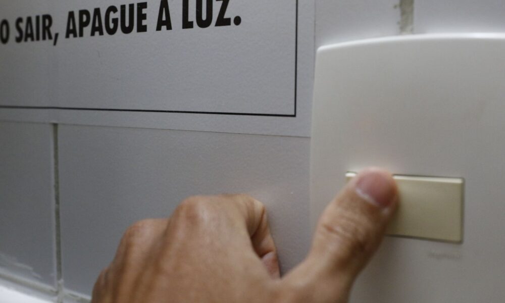 energia-eletrica-puxa-queda-de-precos-em-agosto,-diz-ibge