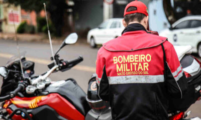carro-invade-preferencial,-atinge-motociclista-e-foge-sem-prestar-socorro-em-dourados