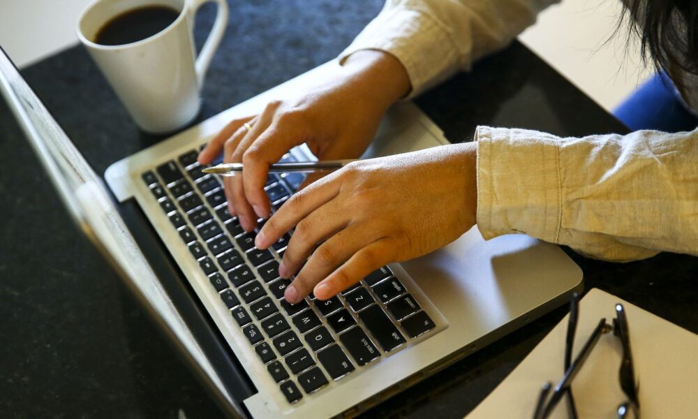 mulheres-ganham-20%-menos-do-que-homens-em-mais-de-50-mil-empresas