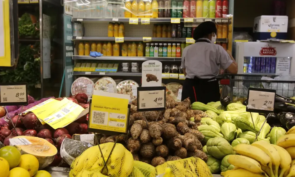 intencao-de-consumo-das-familias-recuou-0,3%-em-setembro,-diz-cnc-–-folha-de-dourados-–-noticias-de-dourados-ms-e-regiao
