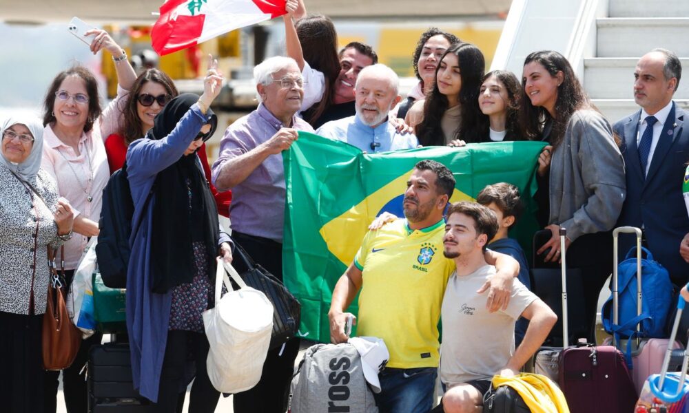 repatriados-do-libano-sao-recebidos-por-lula-em-sao-paulo