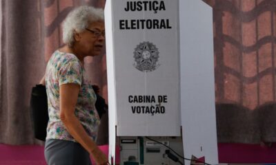 eleicoes-sao-encerradas-em-todo-o-pais;-comeca-apuracao-dos-votos