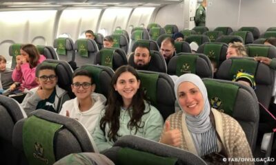 com-227-resgatados,-voo-da-fab-deixa-o-libano-rumo-a-sao-paulo