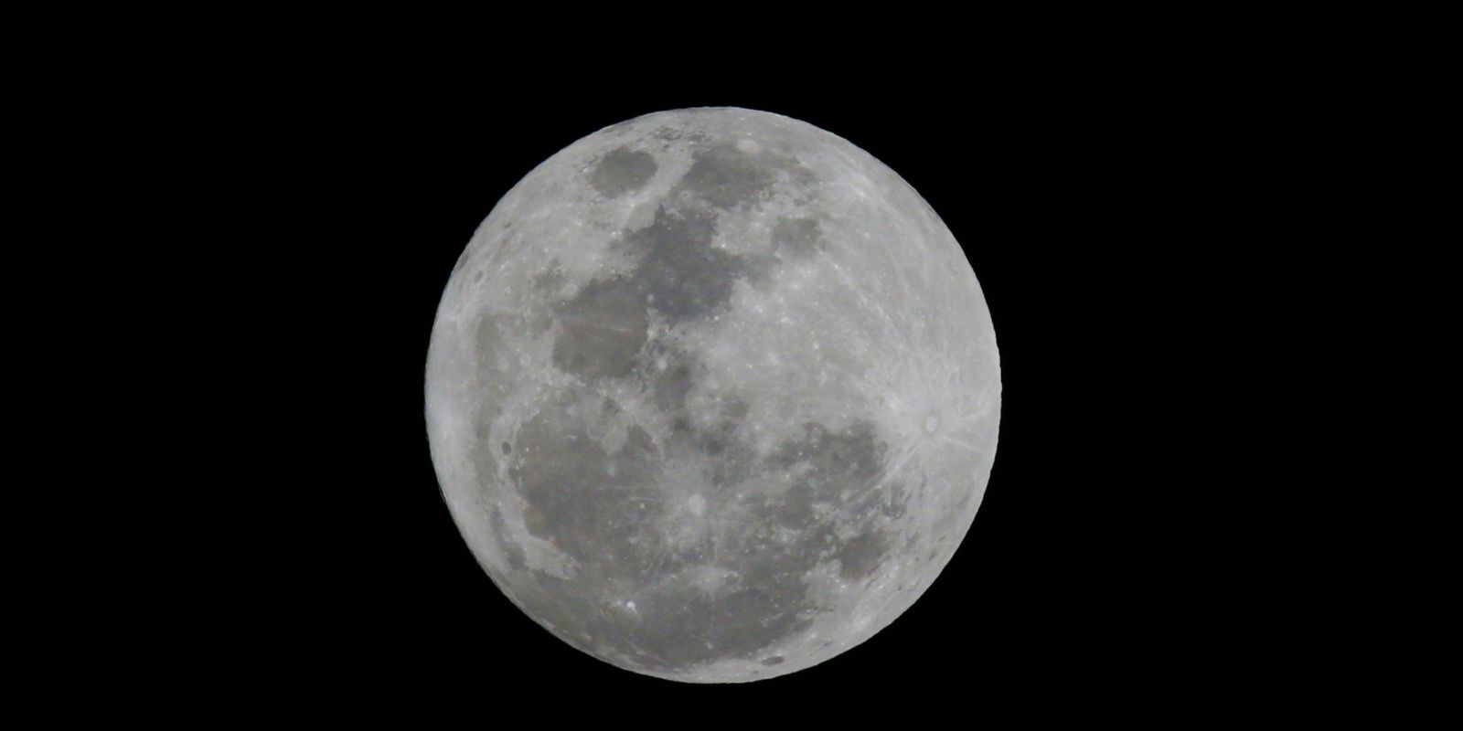 maior-superlua-do-ano-pode-ser-vista-nesta-quinta-feira