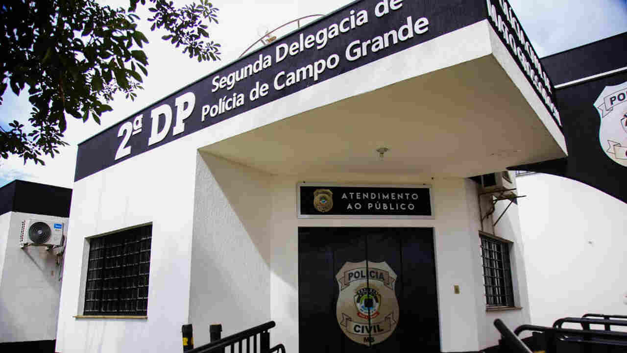 mulher-e-obrigada-a-entrar-em-carro-de-agiota,-agredida-e-tem-arma-apontada-para-a-cabeca-em-campo-grande 