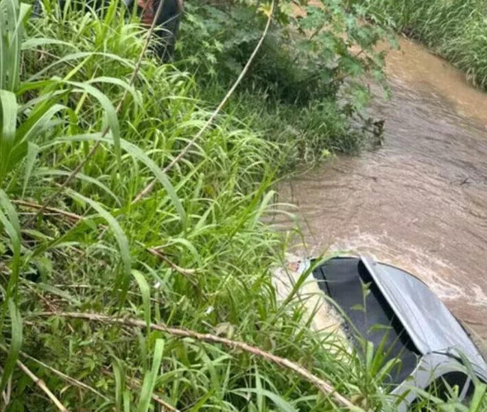 corpo-de-mulher-e-achado-em-carro-arrastado-pela-enxurrada;-ja-sao-5-mortes-no-temporal-–-folha-de-dourados-–-noticias-de-dourados-ms-e-regiao