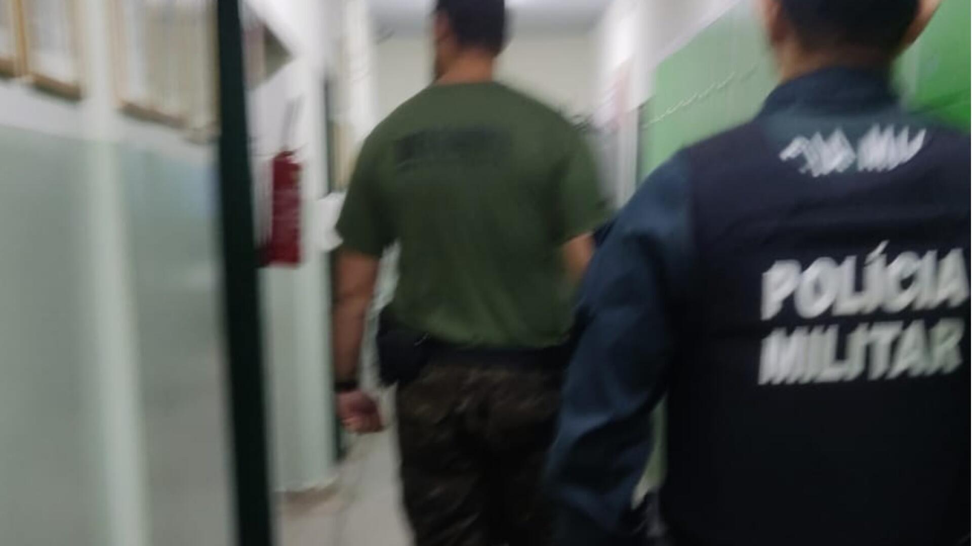 diretora-de-escola-e-detida-e-levada-para-a-policia-federal-depois-de-filmar-voto-em-campo-grande