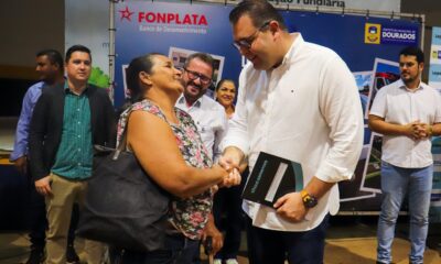 prefeitura-entrega-escrituras-de-imoveis-e-assina-mais-de-200-contratos-de-programa-habitacional-|-portal-prefeitura-de-dourados