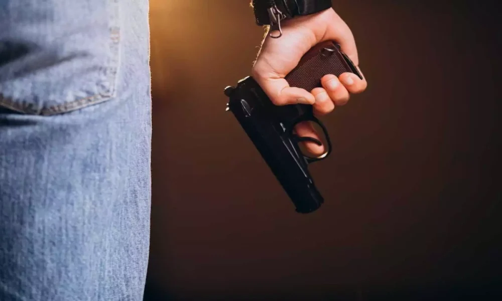 flagrado-com-espingarda,-revolver-e-pistola-disse-que-armas-sao-herancas-e-tentava-vende-las