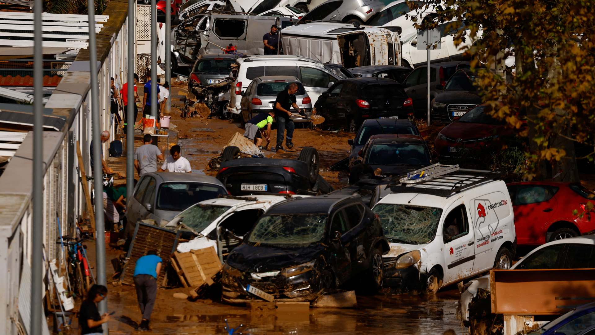 numero-de-mortos-em-enchentes-na-espanha-chega-a-205-e-valencia-abre-necroterio-temporario-–-folha-de-dourados-–-noticias-de-dourados-ms-e-regiao