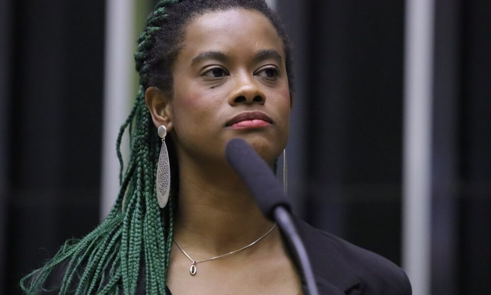 deputada-carol-dartora-diz-que-sofreu-ataque-racista-e-ameaca-de-morte