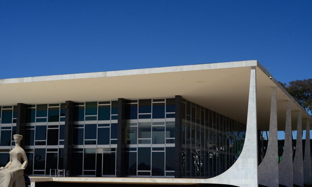 fux-determina-que-governo-proiba-uso-de-beneficios-sociais-em-bets