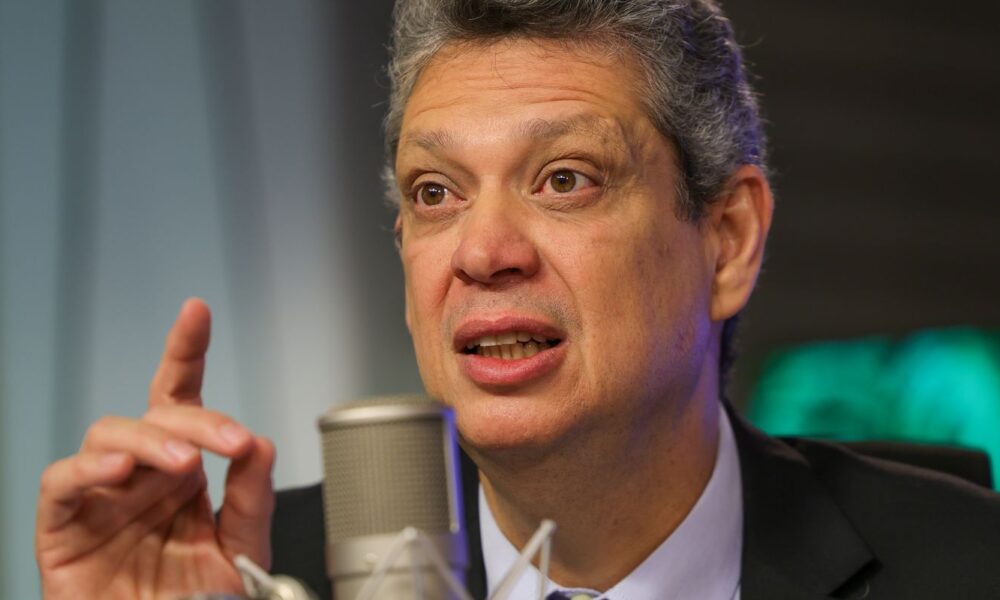 pec-6×1-ainda-nao-foi-discutida-no-nucleo-do-governo,-diz-ministro