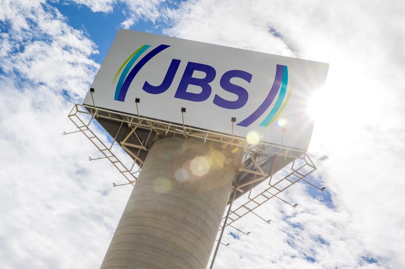 jbs-(jbss3)-aprova-dividendos-totais-de-r$-2,2-bilhoes,-equivalentes-a-r$-1-por-acao