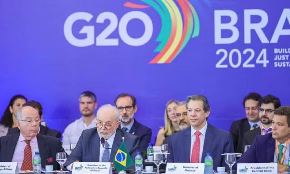 criminosos-roubam-carro-de-comitiva-de-lula-no-rio-de-janeiro