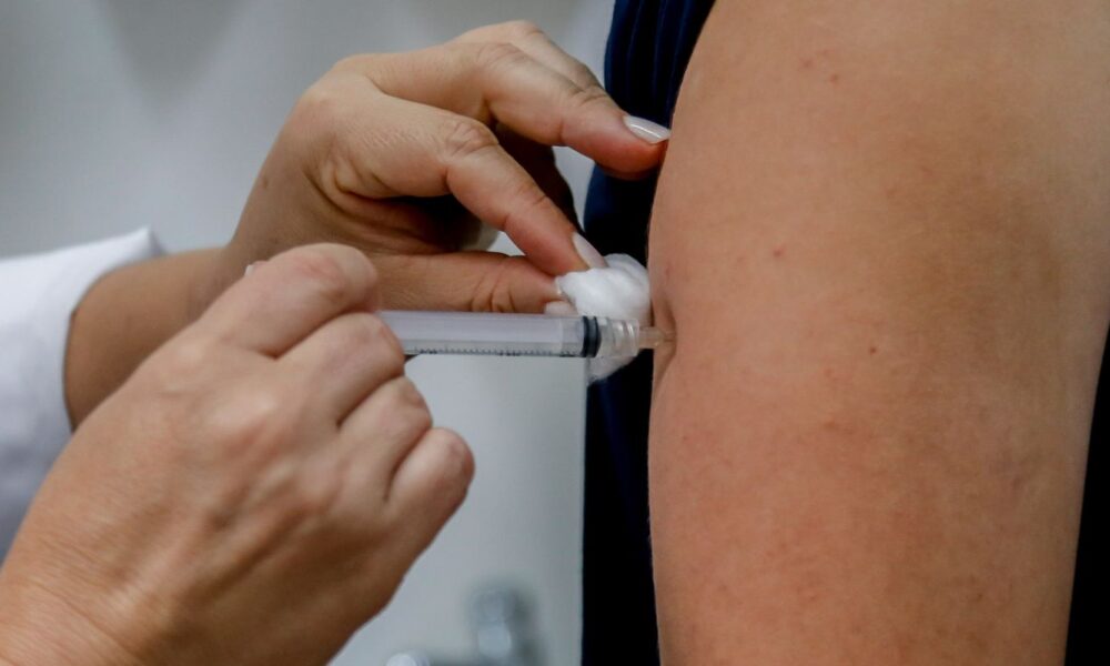 especialistas-pedem-mais-vacinacao-contra-aumento-da-dengue-no-verao