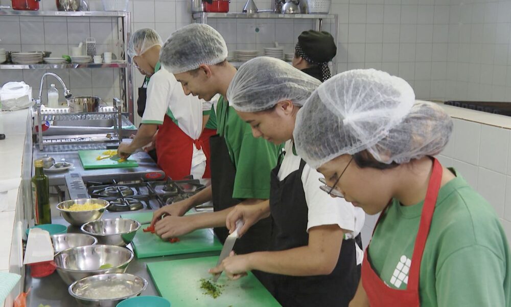 taxa-de-desemprego-recua-em-7-estados-no-terceiro-trimestre,-diz-ibge