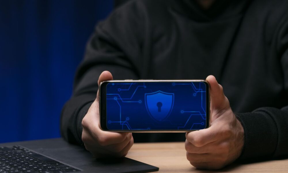 anatel-apura-fraude-na-obtencao-de-celular-usado-para-planejar-golpe