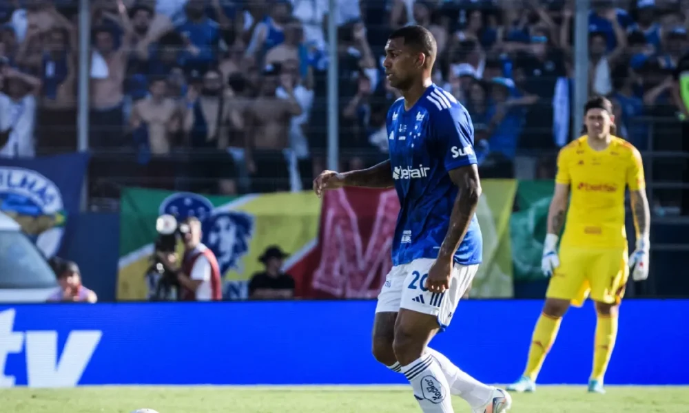 cruzeiro-paga-por-apatia-no-1o-tempo,-e-racing-conquista-a-copa-sul-americana