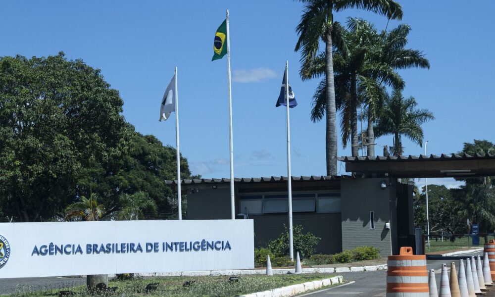 abin-municiou-bolsonaro-com-dados-para-produzir-desinformacao,-diz-pf