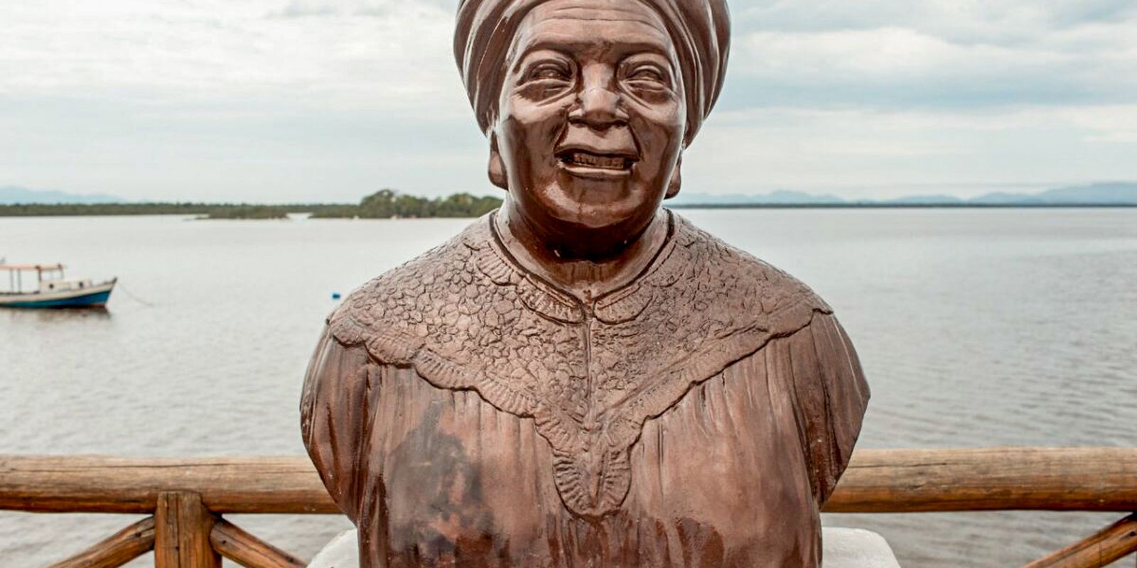 busto-vandalizado-de-lider-quilombola-e-reparado-em-cidade-do-rio