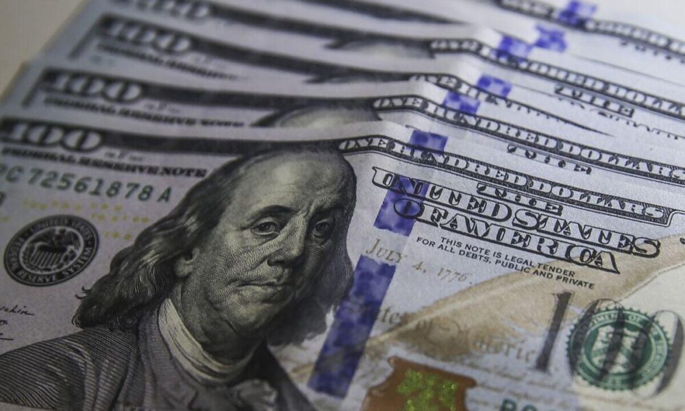 dolar-cai-com-exterior-e-sinal-do-congresso-favoravel-a-pacote-fiscal
