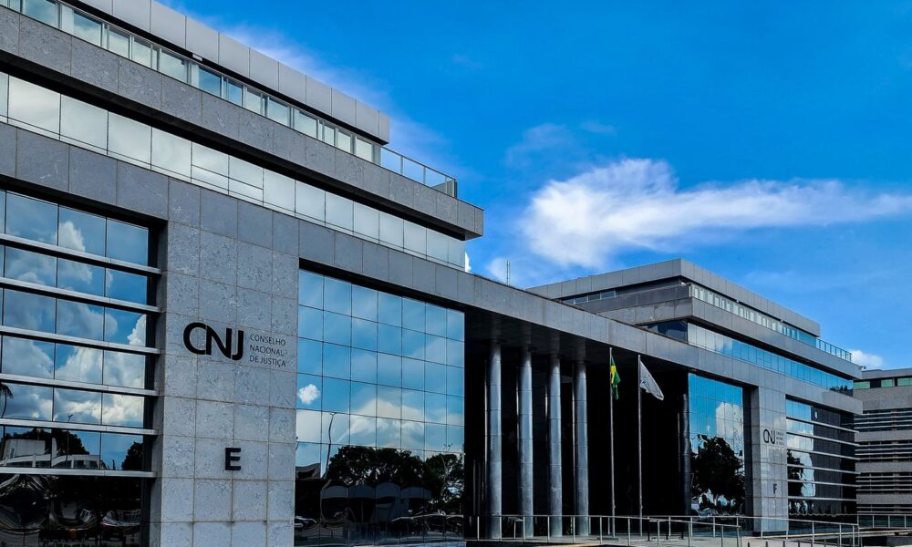 cnj-mantem-afastado-juiz-citado-em-relatorio-sobre-tentativa-de-golpe