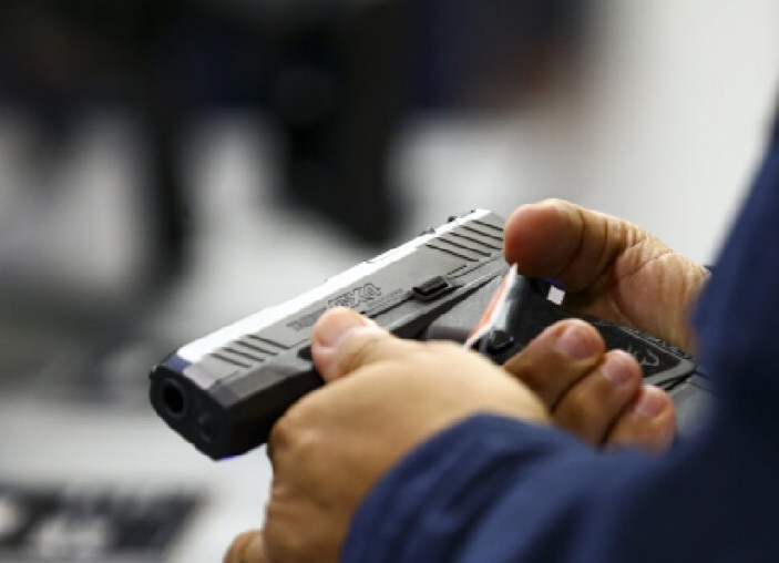 projeto-manobrado-por-bancada-da-bala-facilita-acesso-a-armas-por-condenados