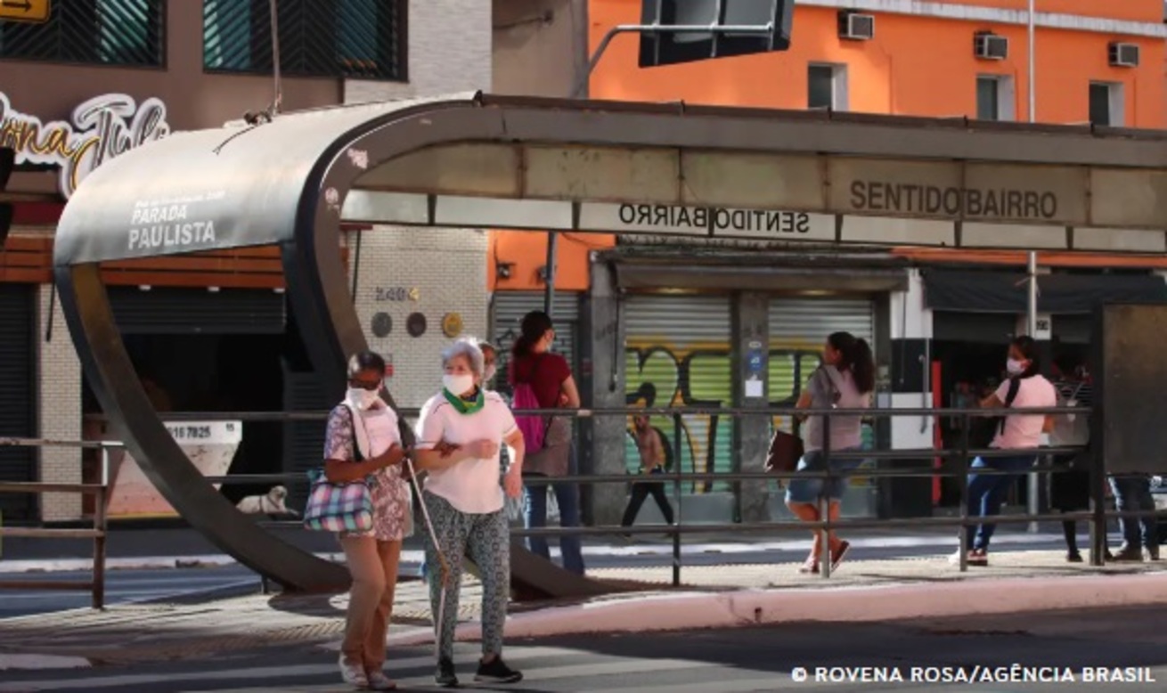 covid-19-e-rinovirus-causam-aumento-de-internacoes-respiratorias