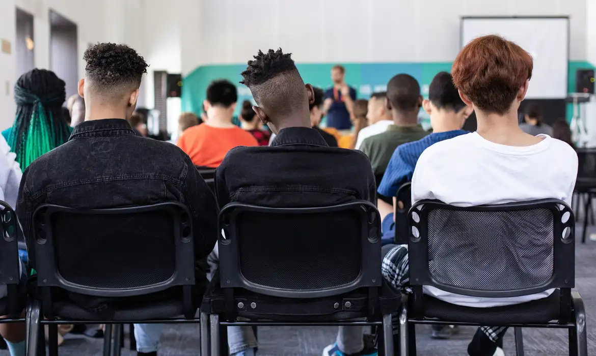 uma-a-cada-3-familias-diz-que-filhos-nao-aprendem-o-esperado-na-escola-–-folha-de-dourados-–-noticias-de-dourados-ms-e-regiao
