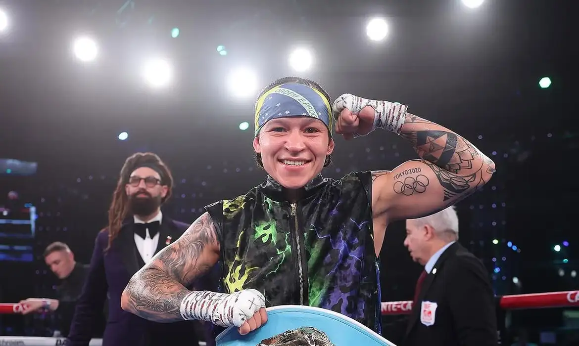 bia-ferreira-bate-francesa-e-mantem-cinturao-de-campea-mundial-de-boxe