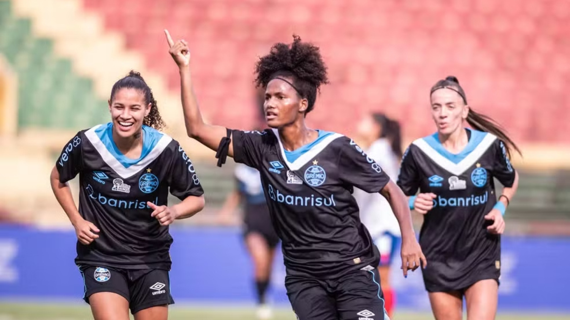 nos-penaltis,-gurias-gremistas-vencem-o-bahia-e-conquistam-trofeu-da-brasil-ladies-cup