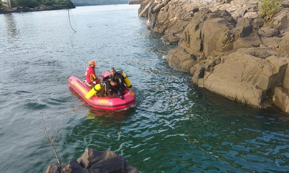 mais-um-corpo-e-resgatado-apos-queda-de-ponte;-mortes-chegam-a-10