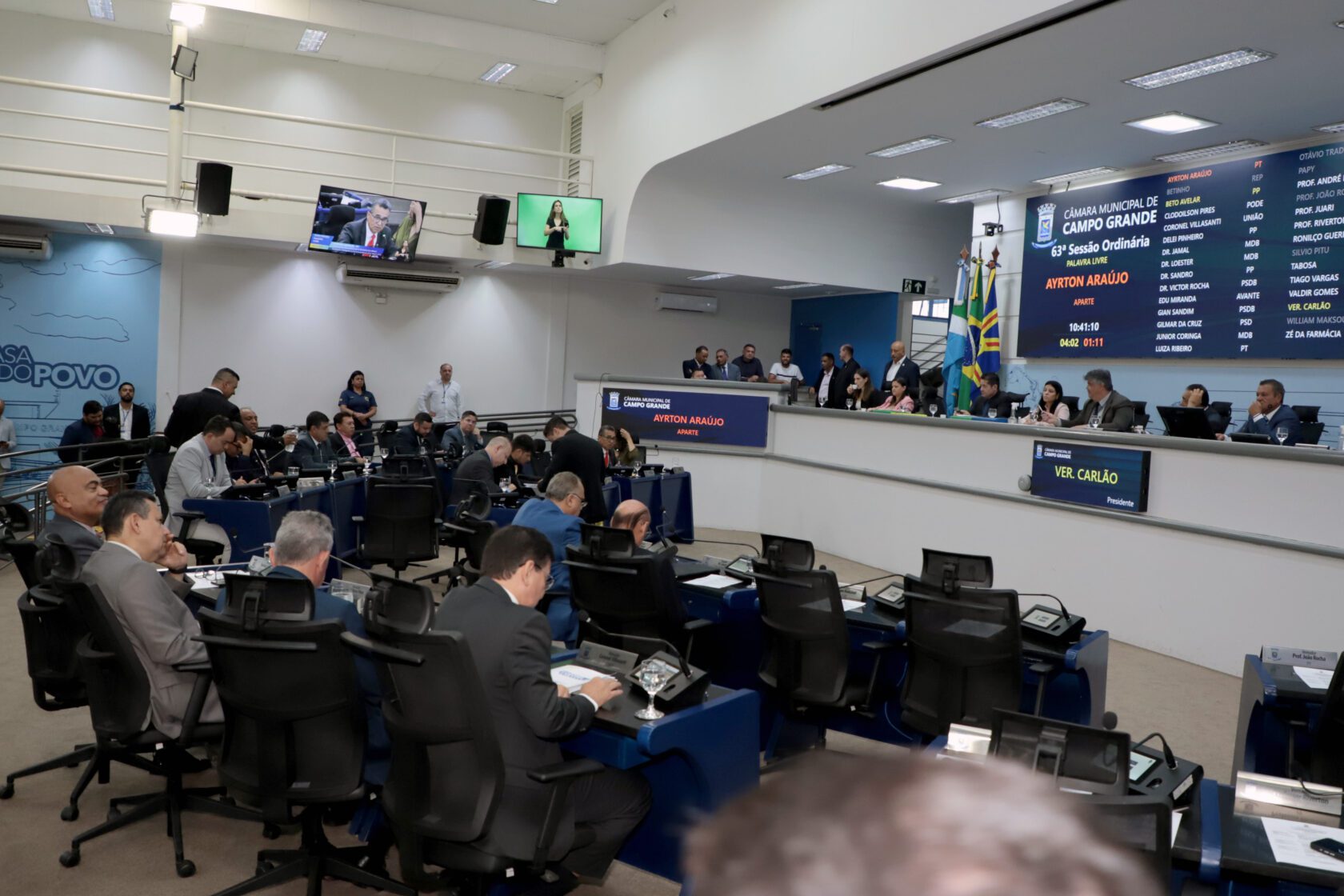 [-bastidores-]-troca-de-gabinete-rende-brincadeiras-com-novata-na-camara