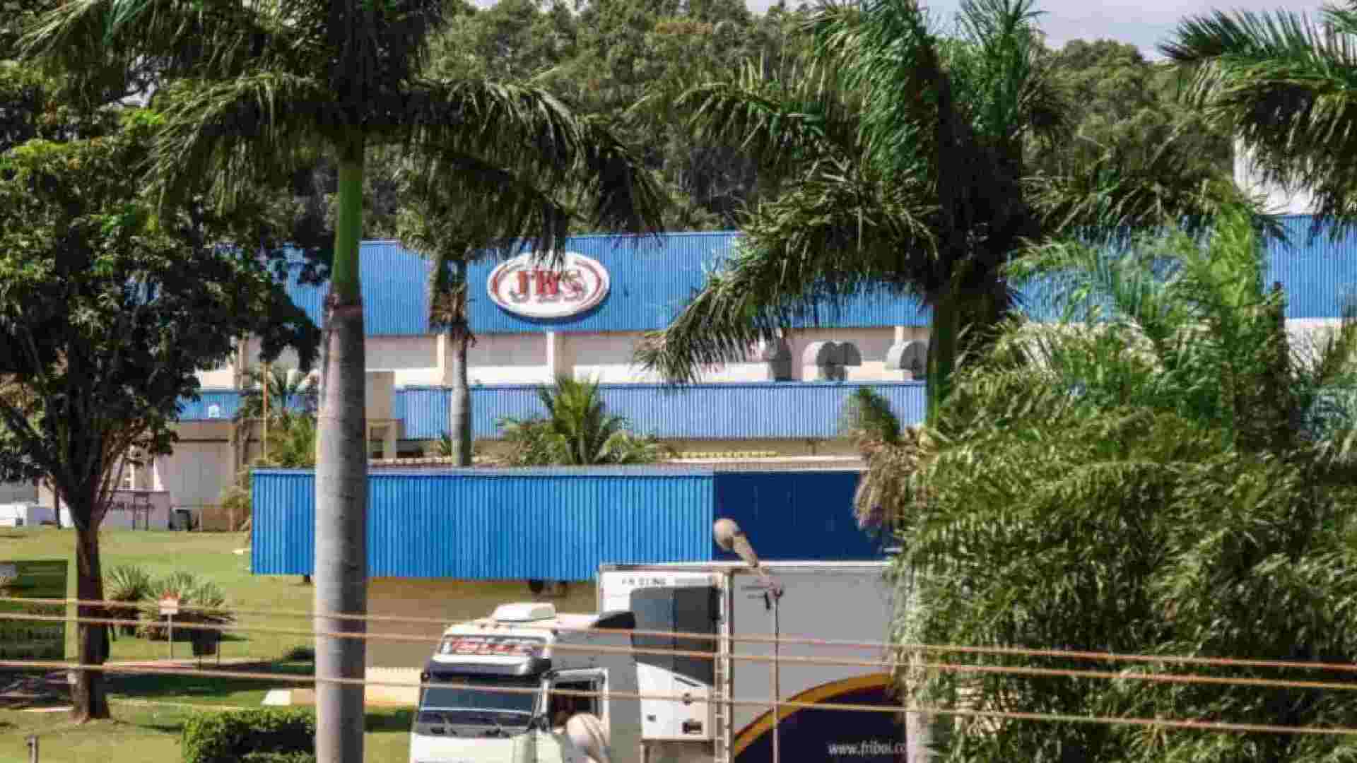 nova-fiscalizacao-confirma-emissao-de-'forte-odor'-e-manda-jbs-tomar-providencias