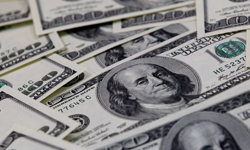 dolar-cai-para-r$-6,04-e-fecha-no-menor-valor-em-quase-um-mes