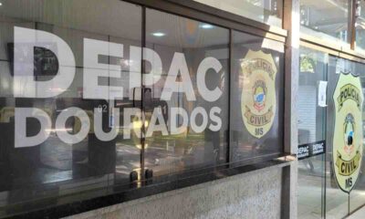 homem-e-rendido-por-dupla-armada-com-faca-e-tem-carro-roubado-enquanto-atendia-telefone