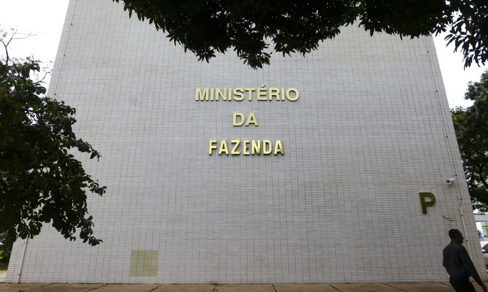 fazenda-esclarece-que-nao-pretende-cobrar-ibs-e-cbs-de-fundos