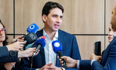 passagens-aereas-nao-devem-subir-apos-fusao-de-empresas,-diz-ministro