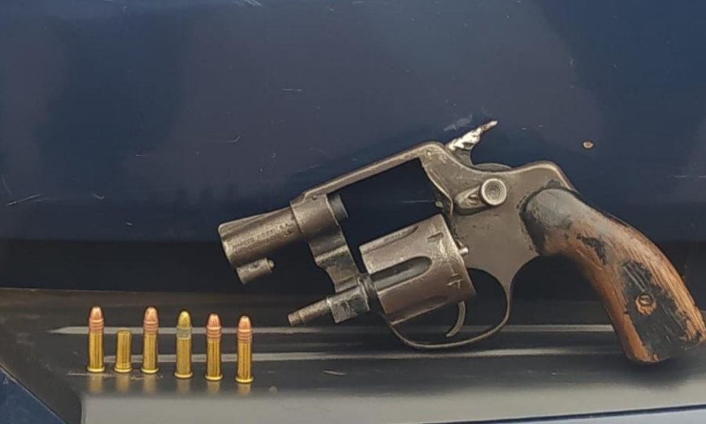 homem-e-preso-apos-atirar-na-propria-mao-acidentalmente-em-corumba