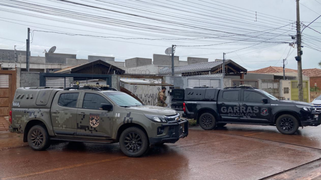bope-e-garras-fecham-ponto-de-distribuicao-de-drogas-e-prendem-tres-no-aero-rancho