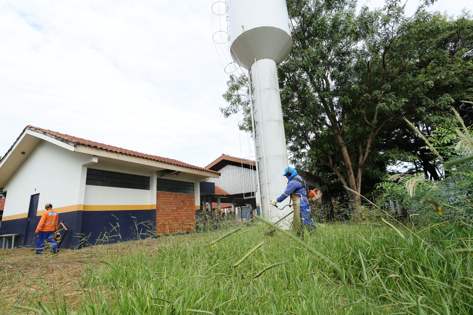 escola-municipal-iria-lucia-passa-por-limpeza-geral-para-volta-as-aulas-–-portal-prefeitura-de-dourados