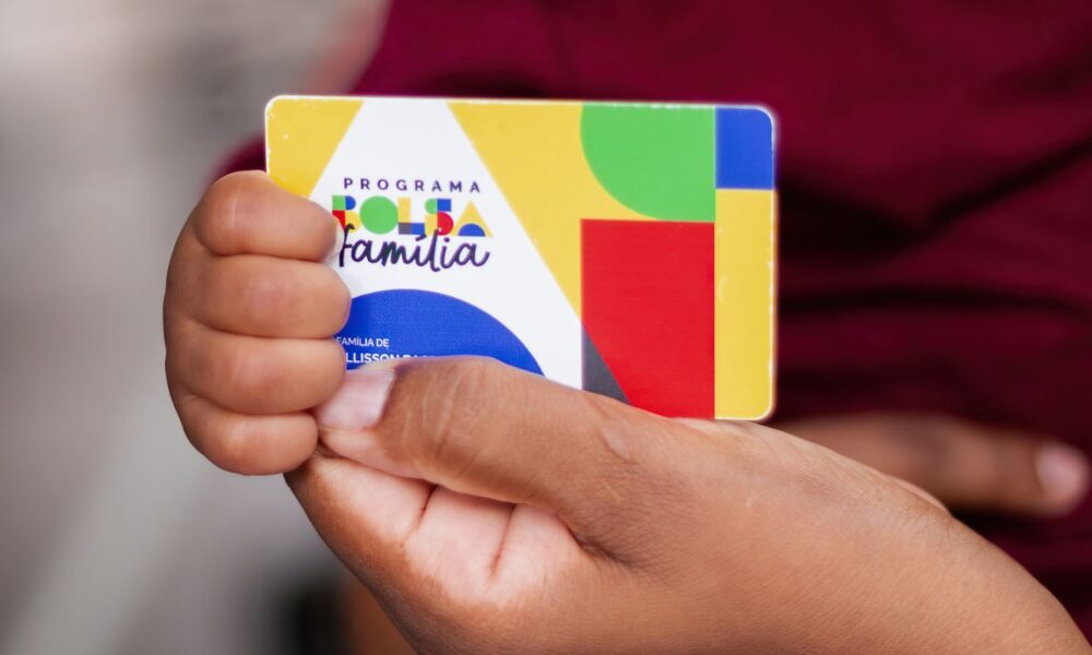 caixa-paga-bolsa-familia-a-beneficiarios-com-nis-de-final-8
