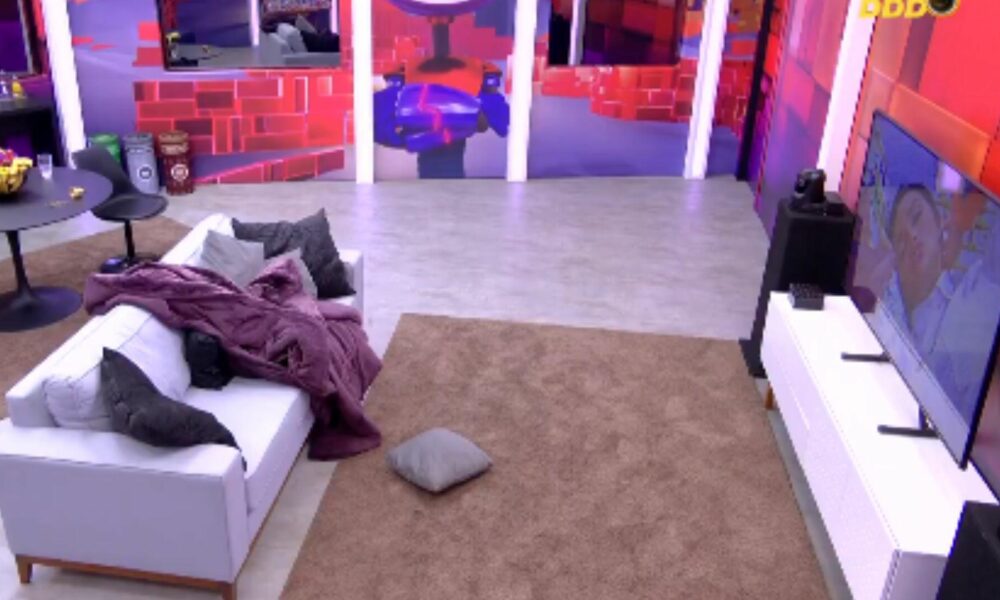 gracyanne-decide-tomar-banho-na-hora-errada-e-perde-fala-importante-no-quarto-secreto-do-bbb-25