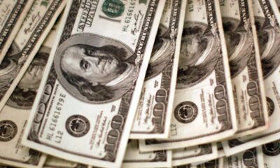 dolar-interrompe-sequencia-de-quedas,-mas-continua-abaixo-de-r$-5,80