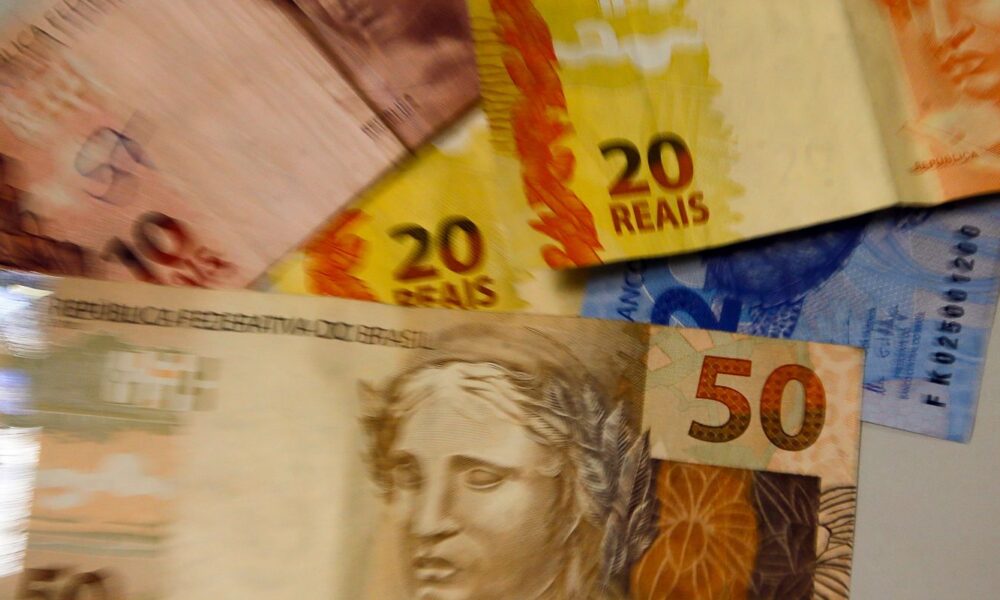 brasileiros-sacaram-r$-241-milhoes-em-valores-a-receber-em-dezembro