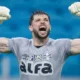 em-jogo-com-confusao,-volpi-brilha-nos-penaltis-e-gremio-avanca-a-8a-final-seguida-do-gauchao
